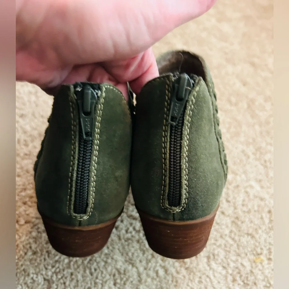 NIB Earth Origins Olive Green “Peak Perry” Perforated Suede Ankle Booties, 9M - Picture 11 of 16